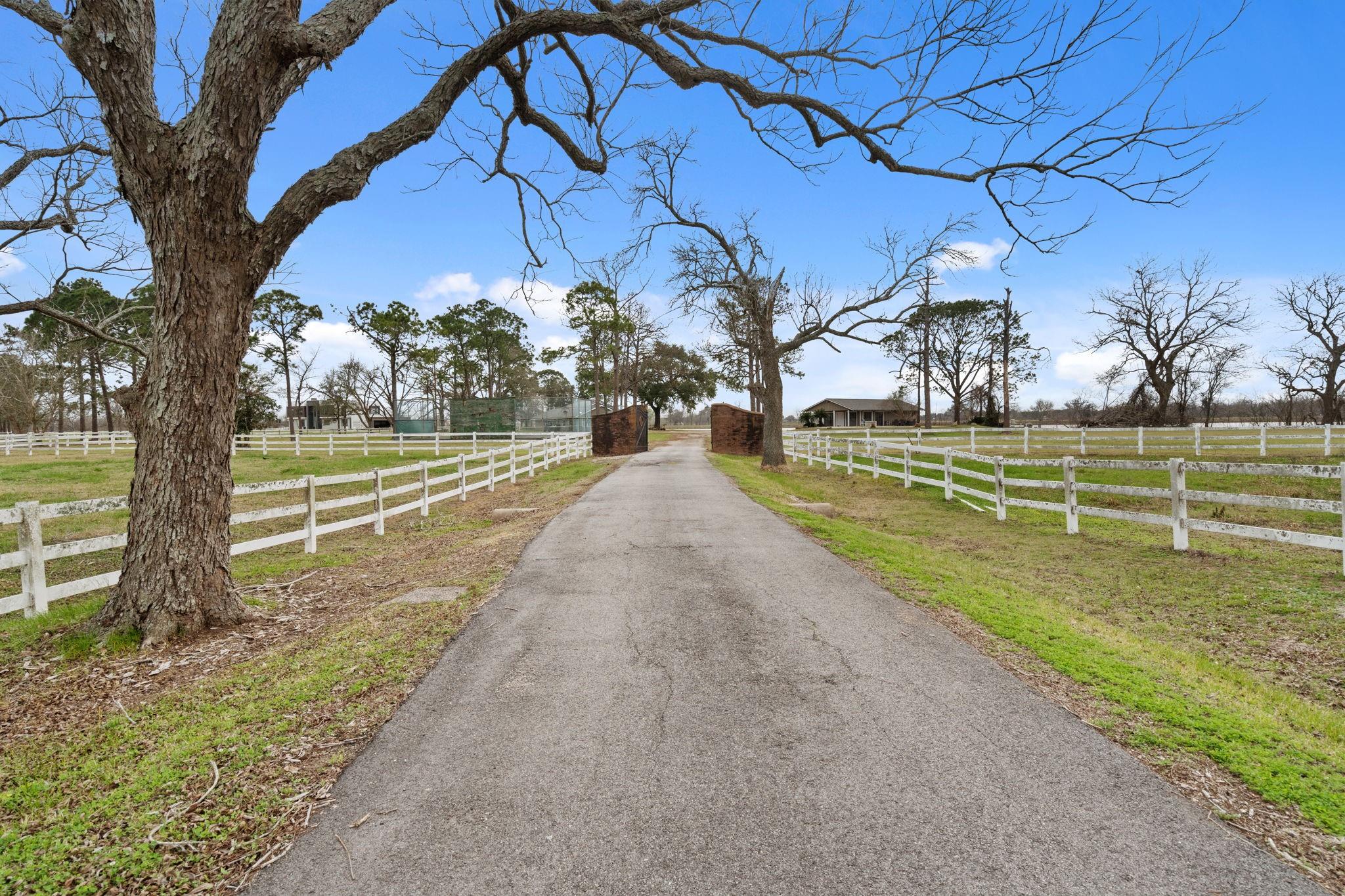 2935 W Fm 1462