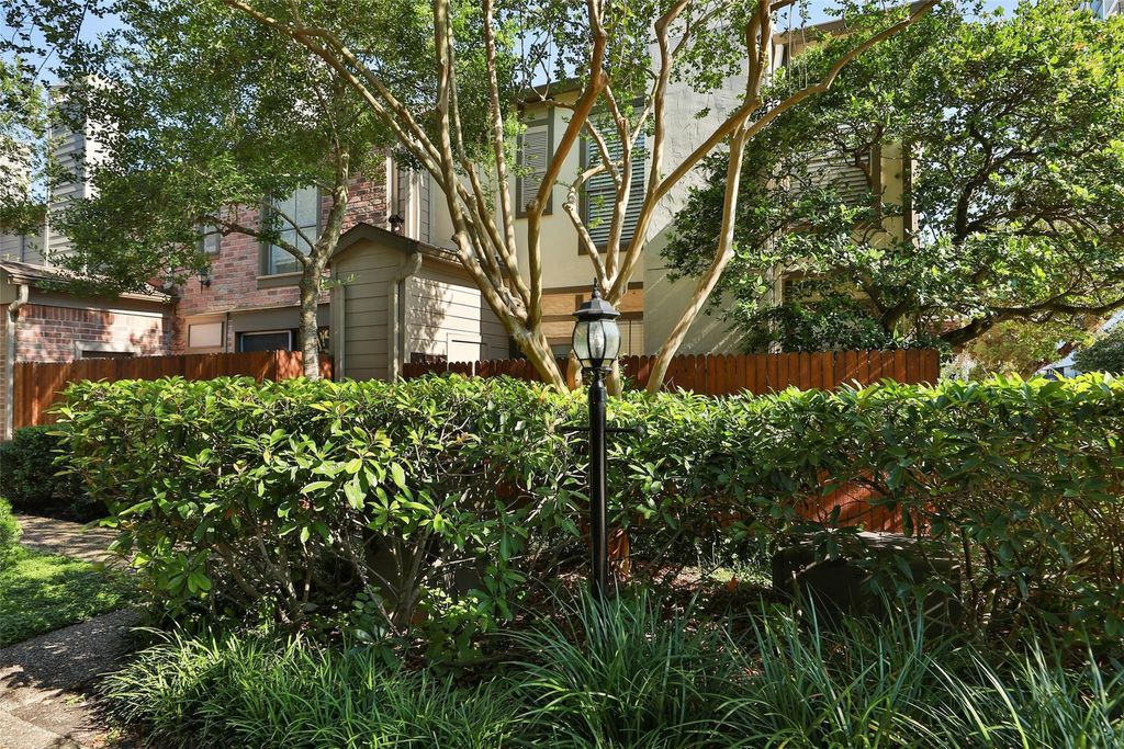 Photo of 1201 Mcduffie Street #211, Houston, TX 77019 (MLS # 56915143)