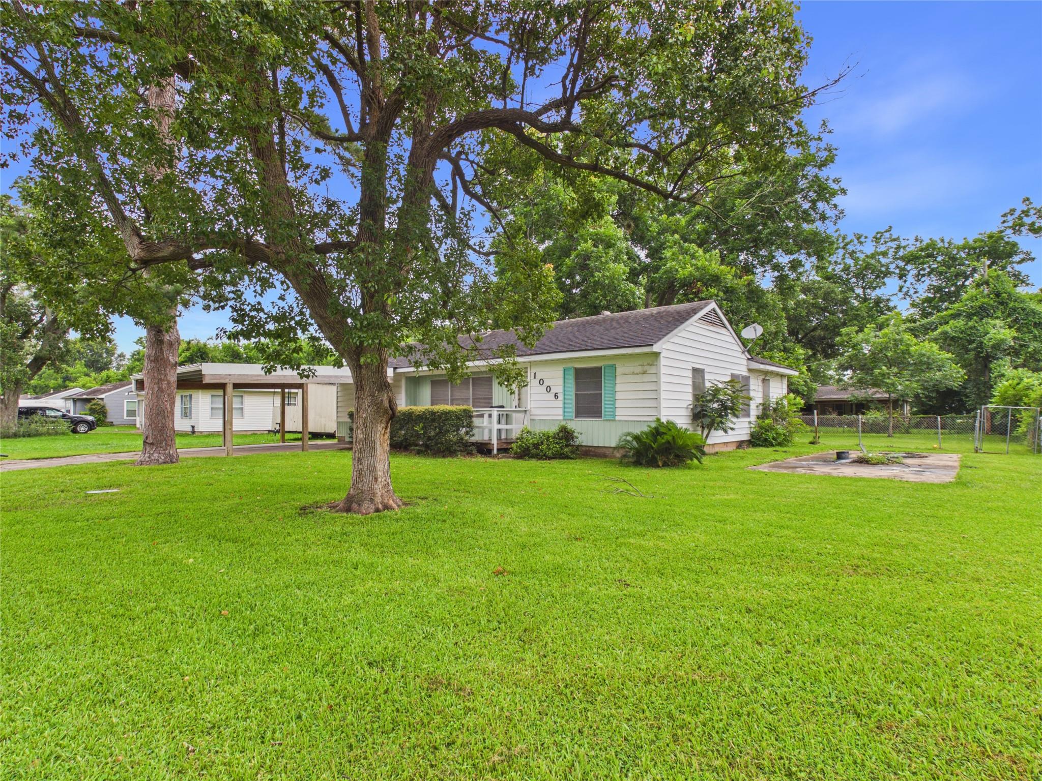 1006 Mac Drive