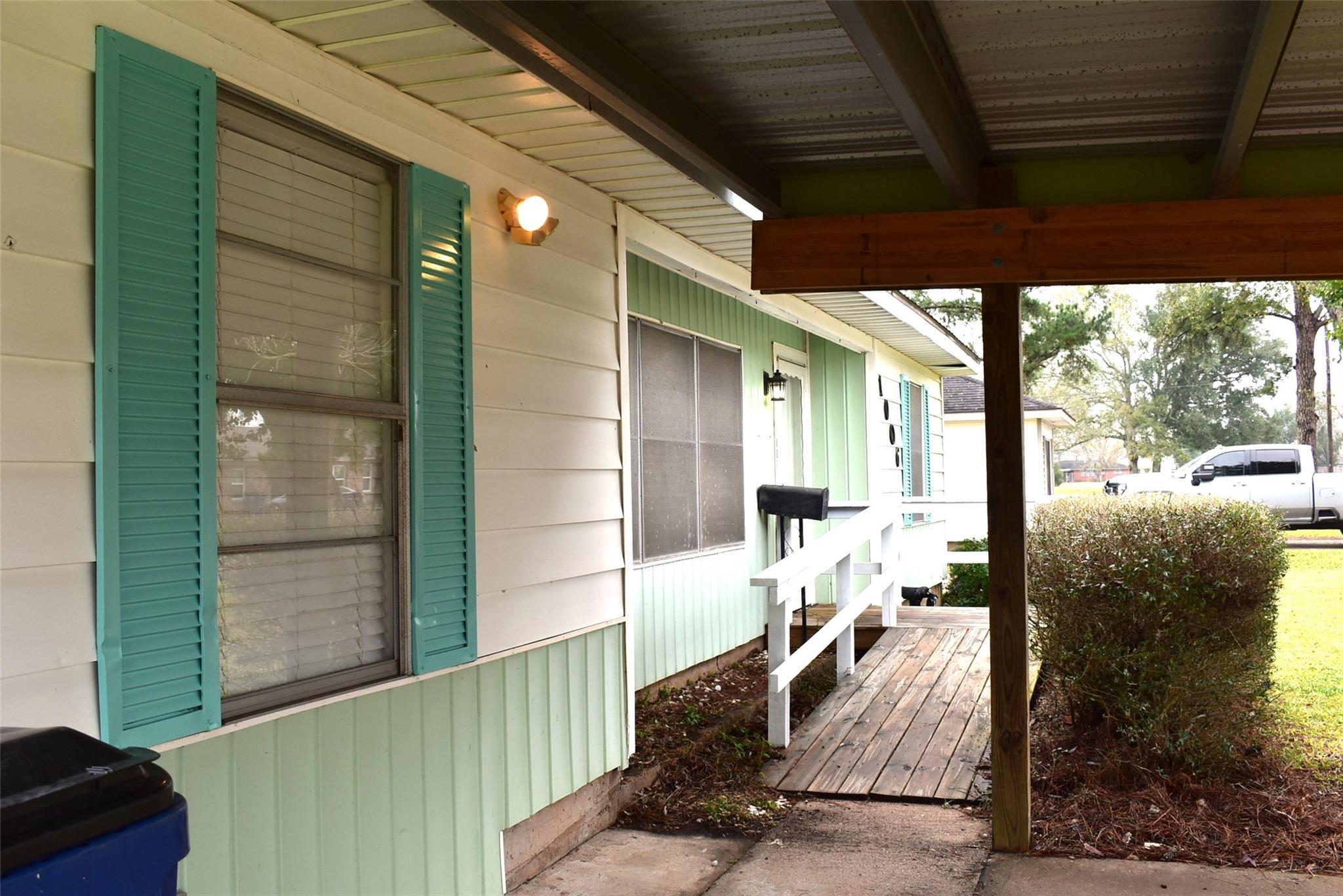 1006 Mac Drive