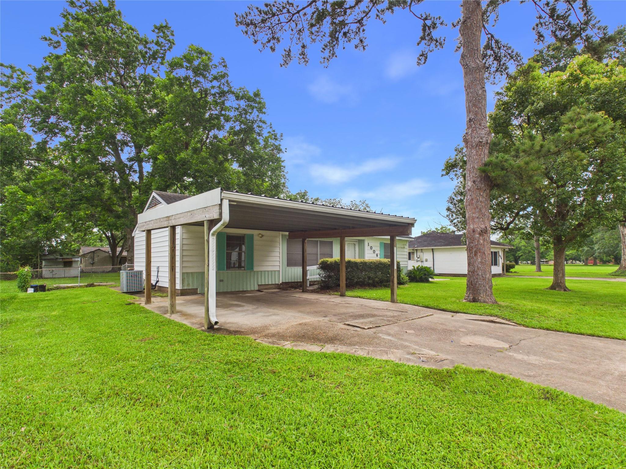 1006 Mac Drive