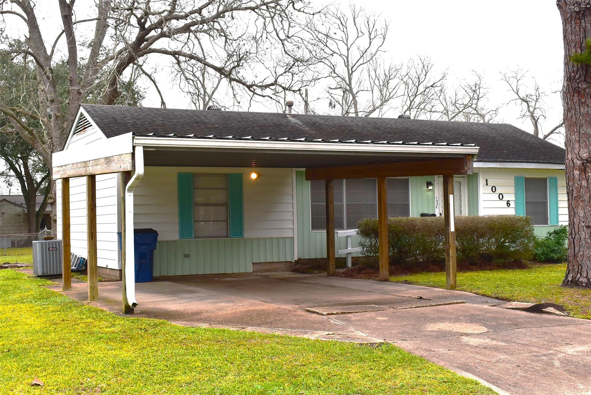 1006 Mac Drive