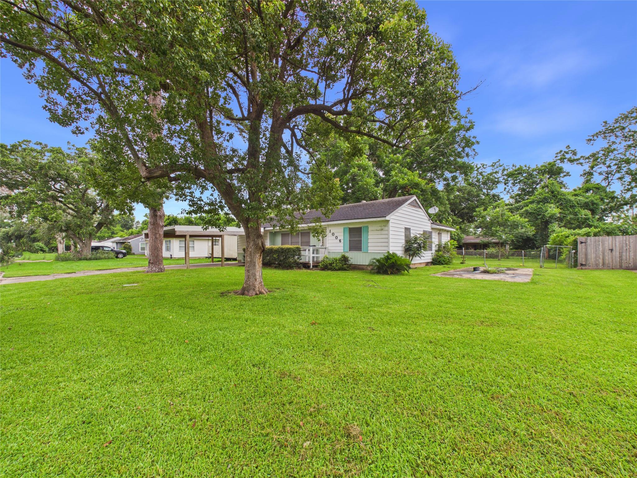 1006 Mac Drive