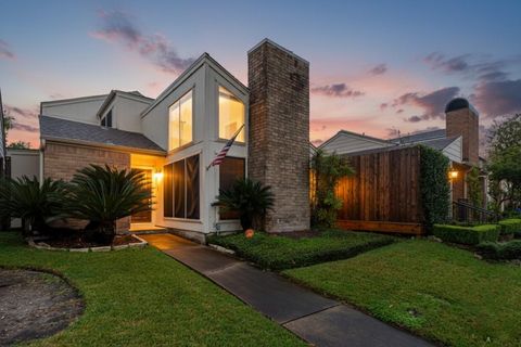 Photo of 1911 Trixie Lane, Houston, TX 77042 (MLS # 90764248)