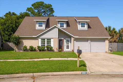 Photo of 301 Bull Run Drive, League City, TX 77573 (MLS # 36469271)