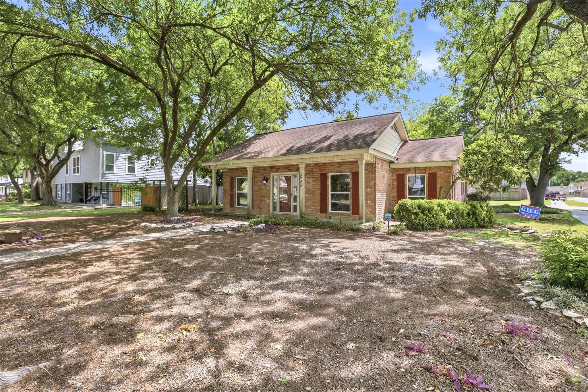 15725 Lakeview Drive