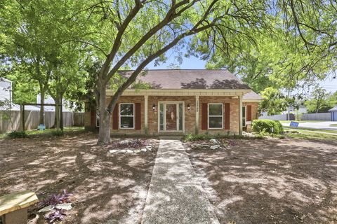 15725 Lakeview Drive Jersey Village TX 77040