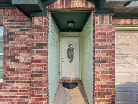 Photo of 6614 Pine Tree Springs Gln, Houston, TX 77049 (MLS # 49555665)