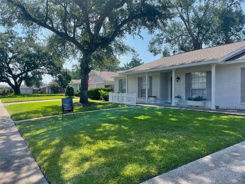 Photo of 9315 Fairdale Lane, Houston, TX 77063 (MLS # 59117842)