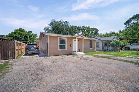 Tiny photo for 10621 Lane Street, Houston, TX 77029 (MLS # 50227558)