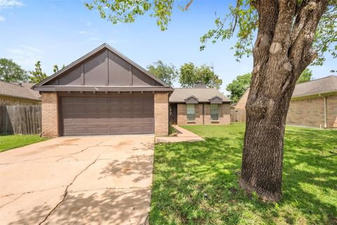 Photo of 3410 E Heatherock Circle Cir, Sugar Land, TX 77479 (MLS # 84899736)