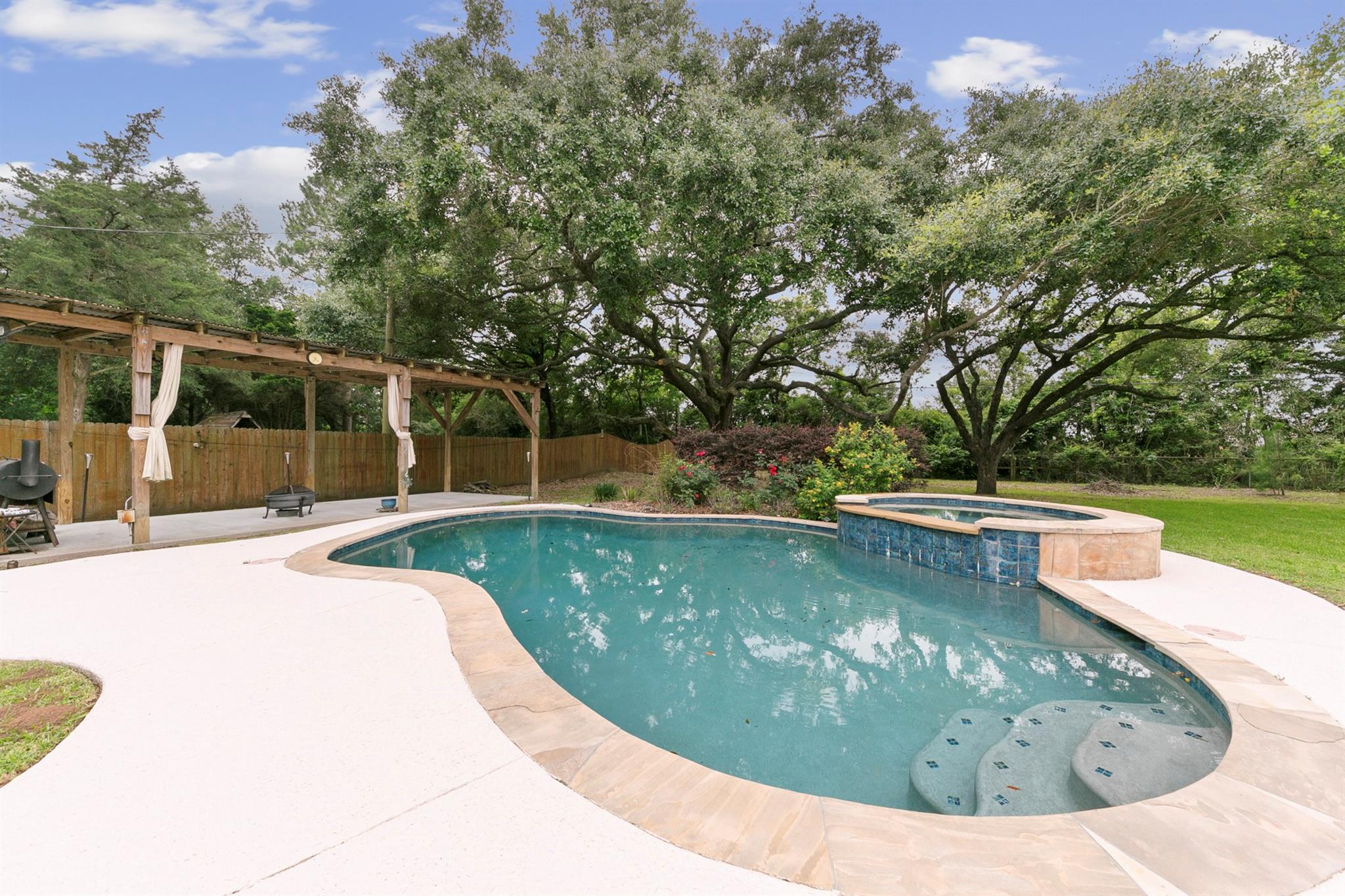 3430 W Meadow Lane