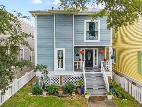 Photo of 1219 Sealy Street, Galveston, TX 77550 (MLS # 60097121)