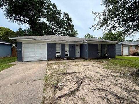 Photo of 3656 Hemlock St Ln, Orange, TX 77630 (MLS # 73853621) Photo of 3656 Hemlock St Ln, Orange, TX 77630 (MLS # 73853621)
