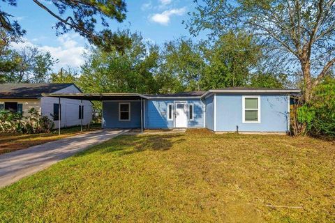 Photo of 5223 Windemere Street, Houston, TX 77033 (MLS # 95245670)