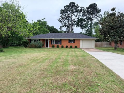 Photo of 2111 Bush Drive, Huntsville, TX 77320 (MLS # 55235505)