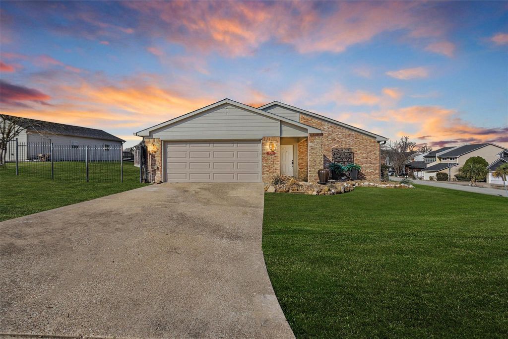 Photo of 735 Moonwalk Street, Montgomery, TX 77356 (MLS # 45370868)