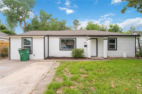 Photo of 9409 Fairland Drive, Houston, TX 77051 (MLS # 54446227)