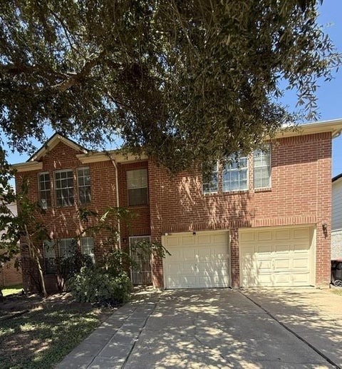 Photo of 9323 Eaglewood Spring Drive, Houston, TX 77083 (MLS # 2059649)