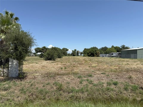 Vacant Land For Sale - 2336 E Bayshore Drive<br/> Dickinson, TX 77539