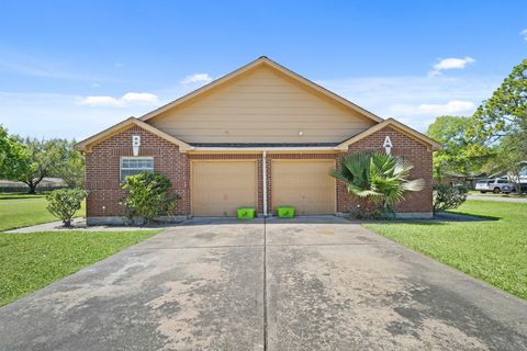 Photo of 12602 Folkcrest Way #B, Stafford, TX 77477 (MLS # 6586537)