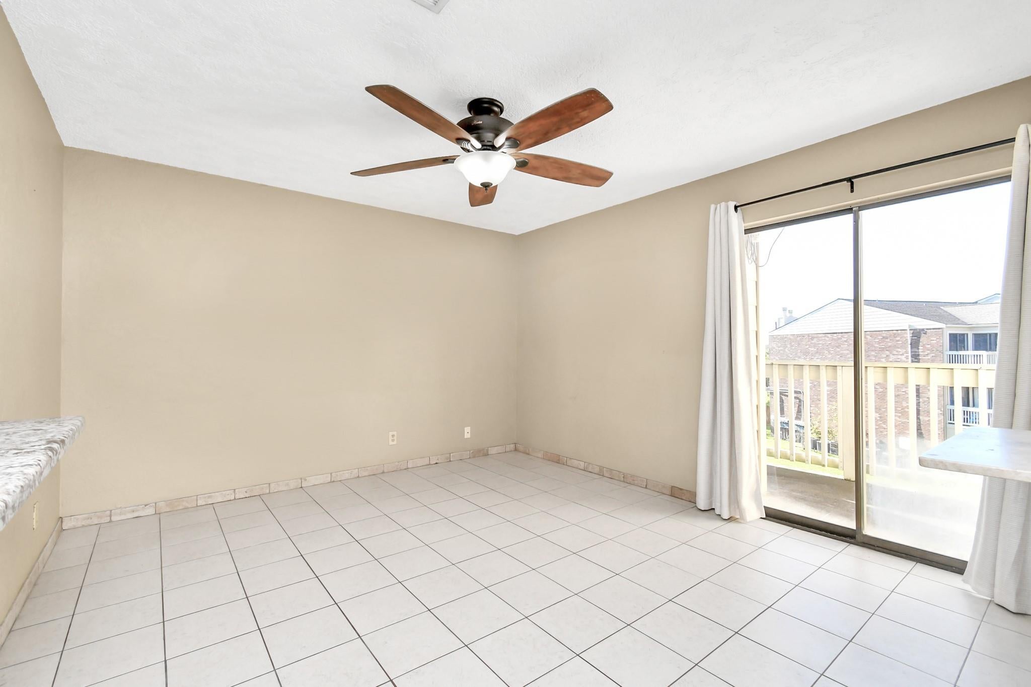 2501 Gulf Freeway 250D