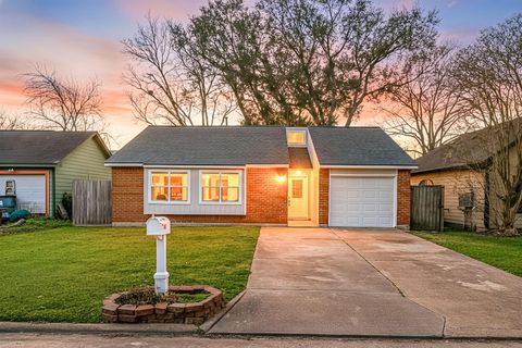 4902 Moody Reef Drive Bacliff TX 77518