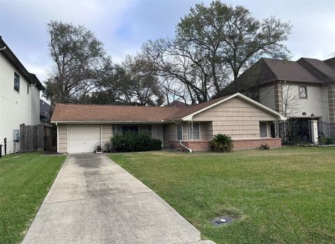 4804 Holt Street Bellaire TX 77401