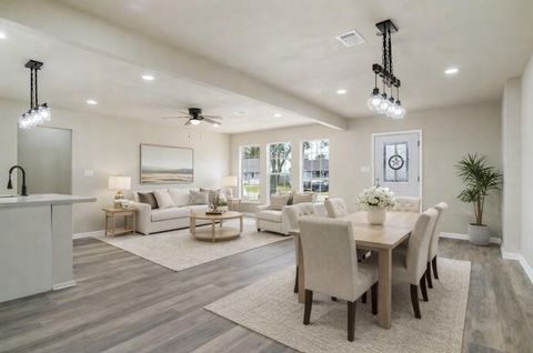 1120 17th Ave North Texas City TX 77590