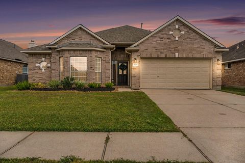 Photo of 809 Hallmark Oak Street, Seabrook, TX 77586 (MLS # 37900456)