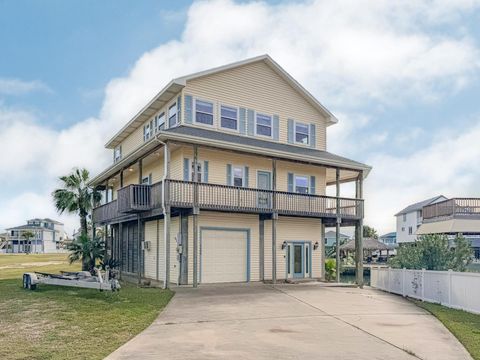 Photo of 1303 Tiki Drive, Tiki Island, TX 77554 (MLS # 15626574)