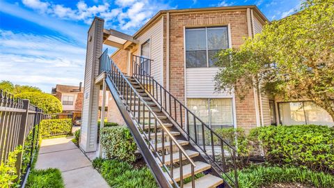 Photo of 10102 Waterstone Street, Houston, TX 77042 (MLS # 86429402)