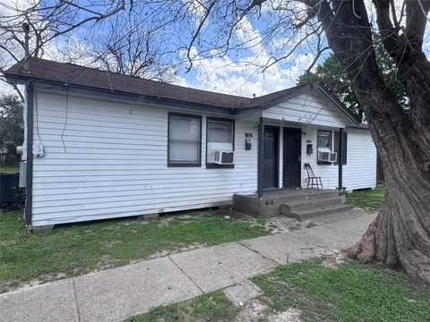 Photo of 1610 Mystic Street, Houston, TX 77020 (MLS # 67924102)