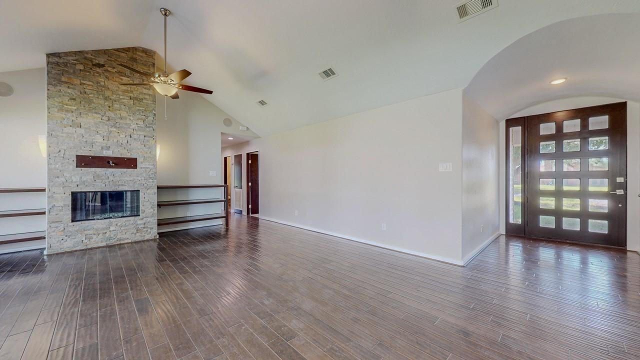 9008 Oak Vista