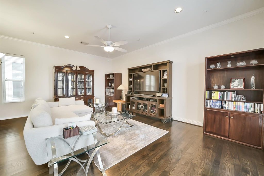 Photo of 925 W 19th Street #B, Houston, TX 77008 (MLS # 87161925)