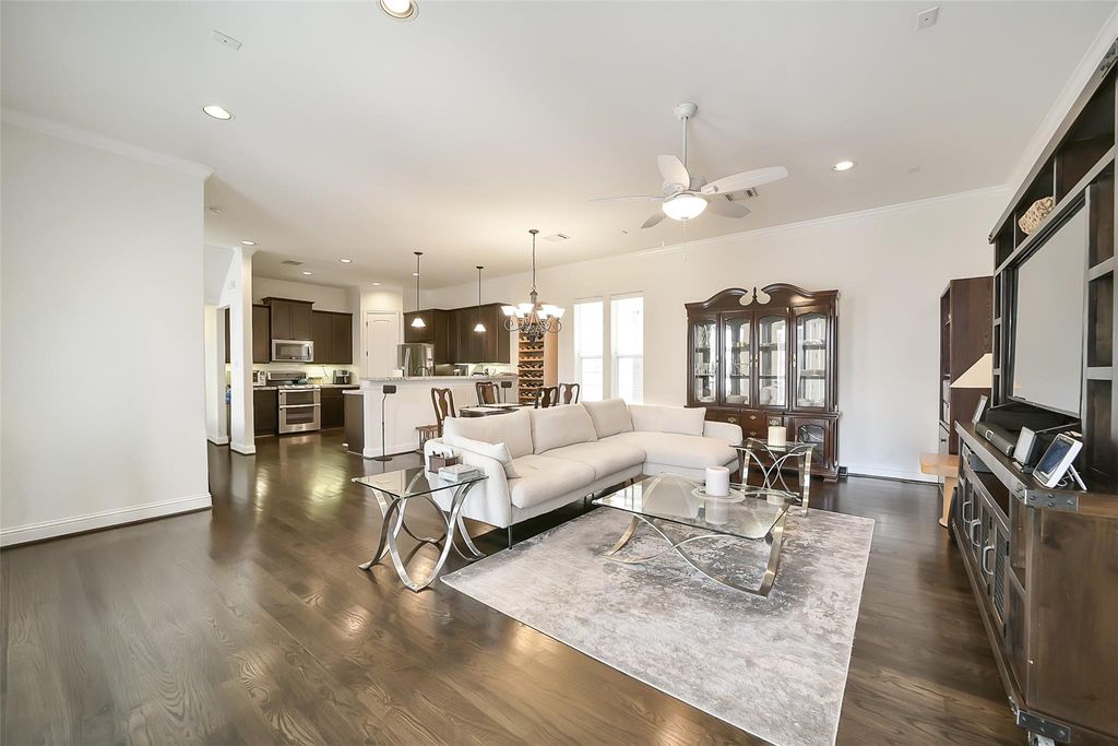 Photo of 925 W 19th Street #B, Houston, TX 77008 (MLS # 87161925)