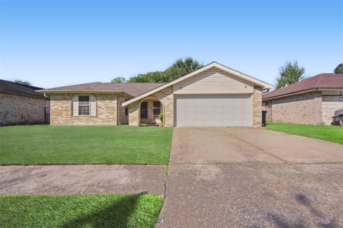 Photo of 1323 Castle Glen Drive, Houston, TX 77015 (MLS # 64940269)