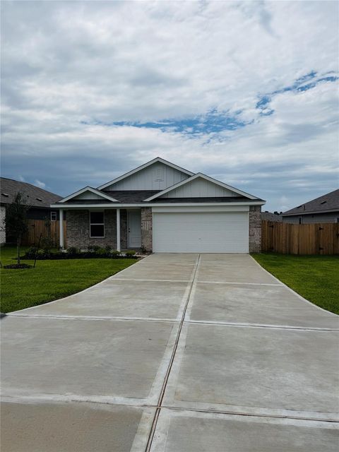 Homes For Sale - 16110 Hatton Drive<br/> Conroe, TX 77303