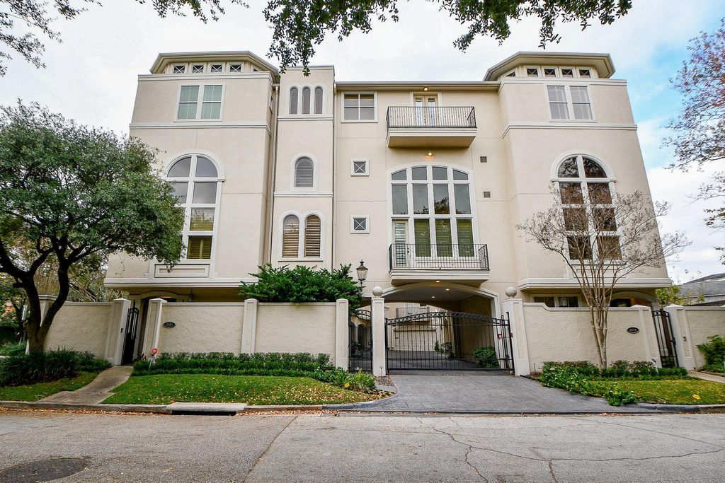 Photo of 2094 Brentwood Drive, Houston, TX 77019 (MLS # 37183966)