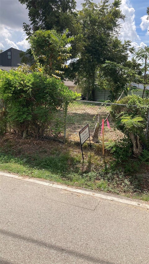 Vacant Land For Sale - 4939 Creekmont Drive<br/> Houston, TX 77091