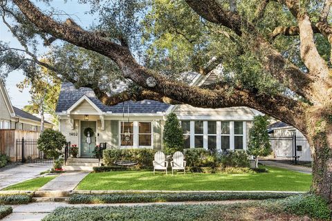 Photo of 1402 Vassar Street, Houston, TX 77006 (MLS # 3414756)