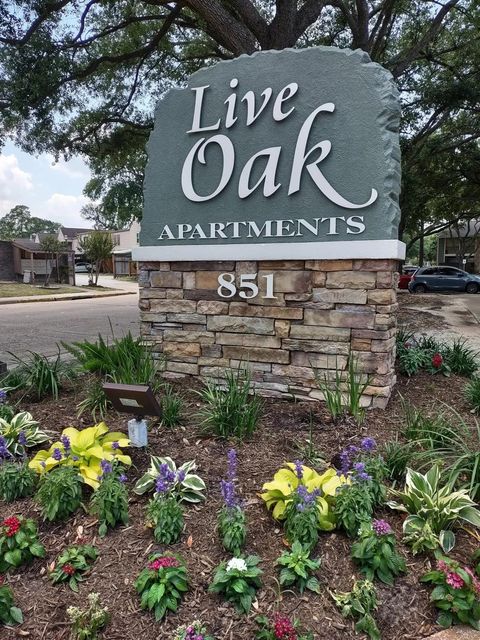 Photo of 851 Threadneedle Street #704, Houston, TX 77079 (MLS # 12070364)