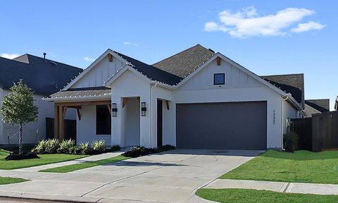 Photo of 12331 Palmetto Drive, Mont Belvieu, TX 77523 (MLS # 35423468)