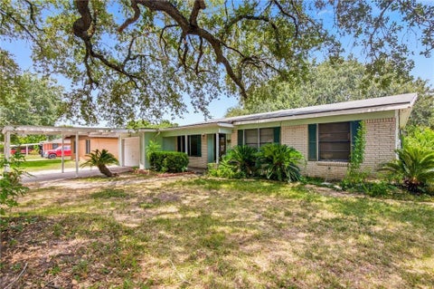 Homes For Sale - 2302 E Rosebud Avenue<br/> Victoria, TX 77901