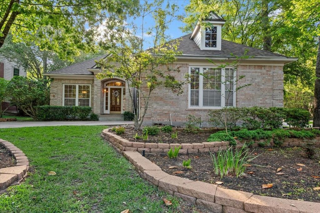 Photo of 2 Mellow Wood Place, The Woodlands, TX 77381 (MLS # 49814446)