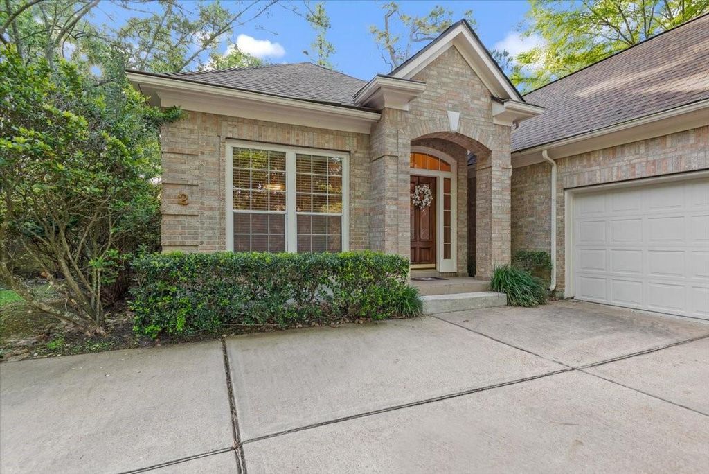 Photo of 2 Mellow Wood Place, The Woodlands, TX 77381 (MLS # 49814446)