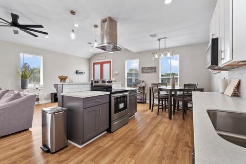 Photo of 7393 Fairway Drive #B, Houston, TX 77087 (MLS # 27794922)