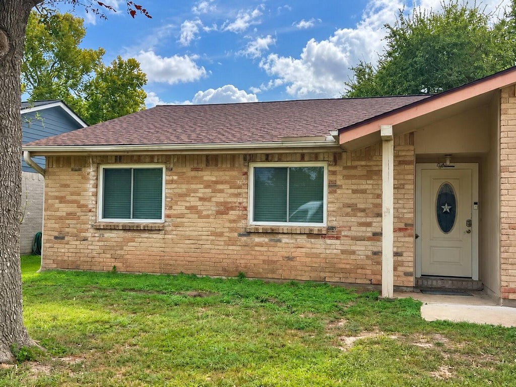 Photo of 5001 Crestway Drive, La Porte, TX 77571 (MLS # 48708911)