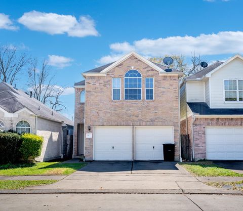 Photo of 827 Forest Hillside Lane, Houston, TX 77067 (MLS # 9997209)
