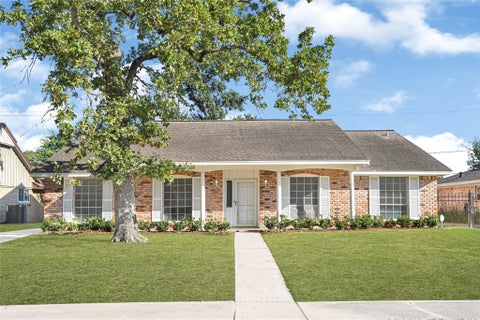 Photo of 1611 Droxford Drive, Houston, TX 77008 (MLS # 70933604)